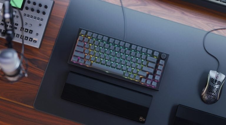 Chọn bàn phím cơ gaming phong cách gen Alpha: ngoại hình lành giả dạng văn phòng, nhưng chơi game ngọt xớt