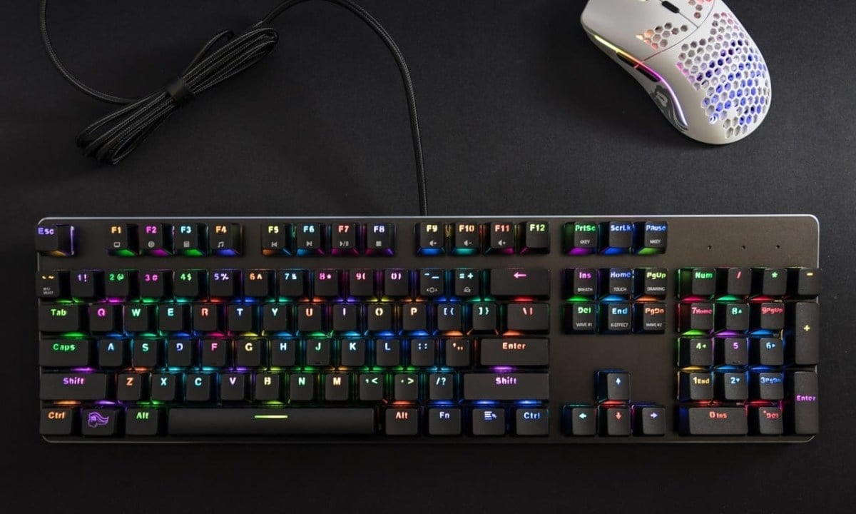 Chọn bàn phím cơ RGB, tưởng dễ mà không dễ