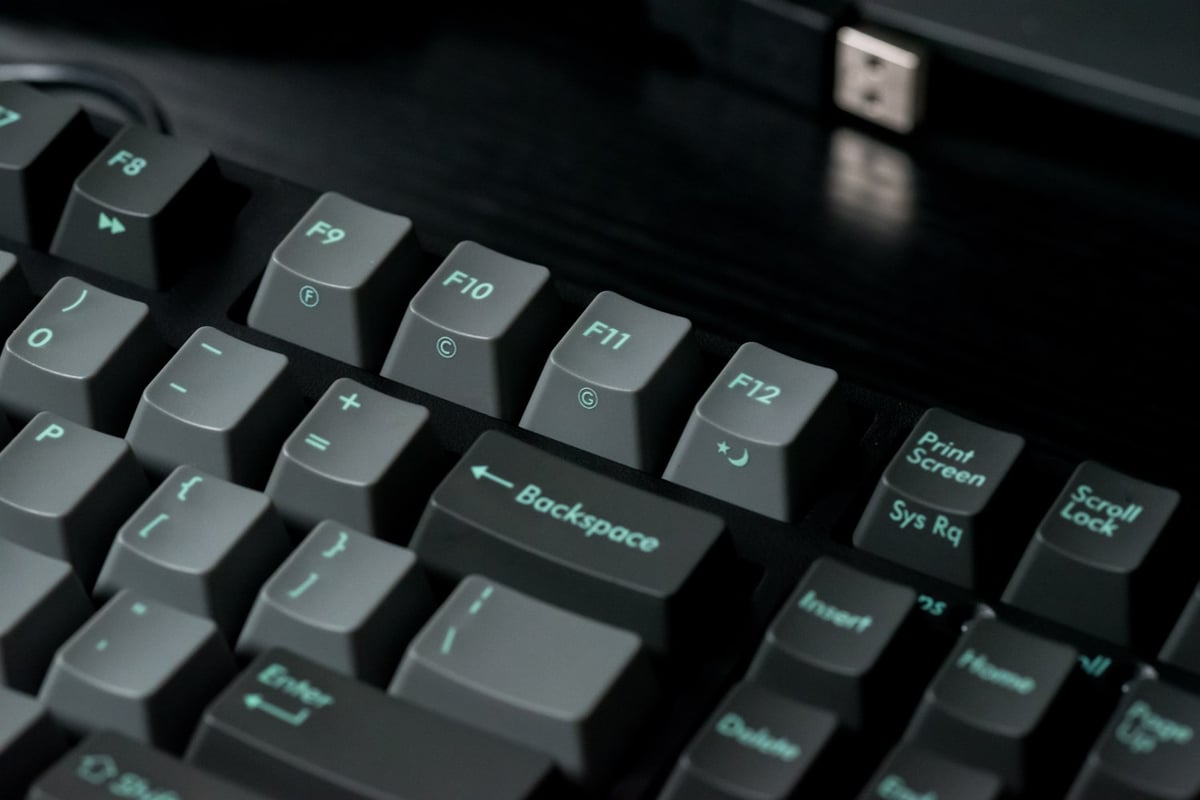 Vì sao chơi game với bàn phím cơ sẽ tốt hơn bàn phím thường và phím giả cơ?