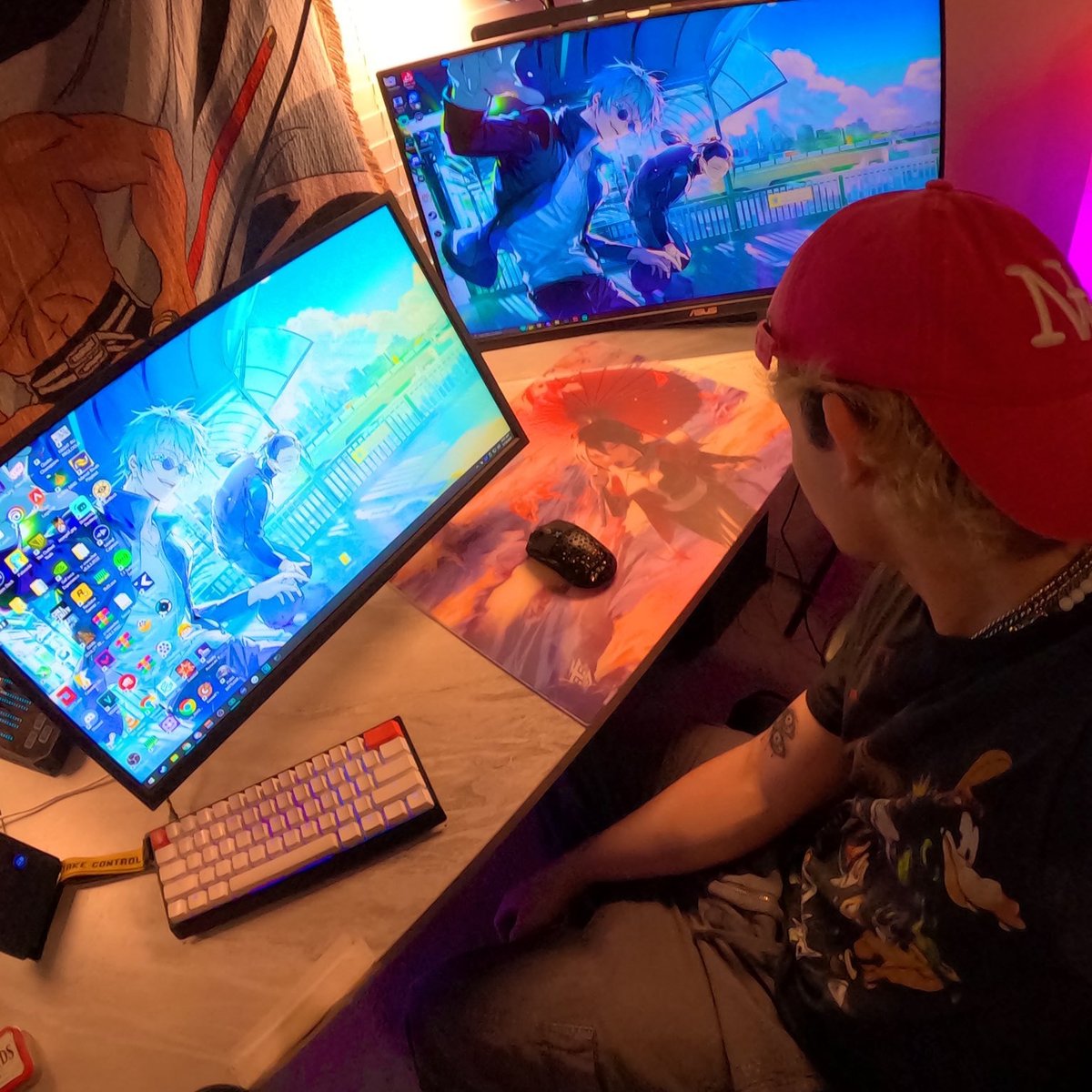 Làm sao hạn chế đổ mồ hôi tay khi dùng chuột, gõ phím làm việc và chơi game?
