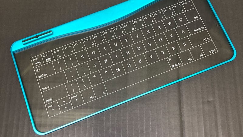 Bạn đã biết đến những chiếc bàn phím trong suốt đẹp đến ngạt thở này chưa