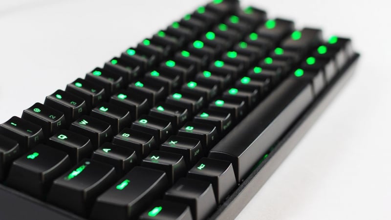 Không thích màu sắc nhưng vẫn muốn sáng tỏ thì hãy tìm đến top các bàn phím cơ đèn nền đơn sắc (mono-backlit) sau đây (Phần 2)