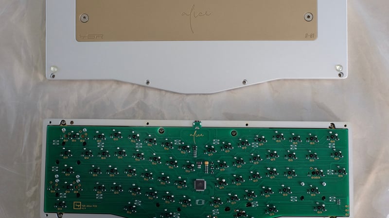 Tìm hiểu về các phần cứng ngắc ít ai để ý trên bàn phím cơ (PCB, plate, case và dampeners) (Phần 1)