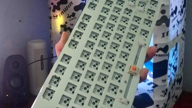 Tiểu xảo chơi bàn phím cơ custom: tự làm bàn phím cho riêng mình từ một bản barebone hoàn hảo
