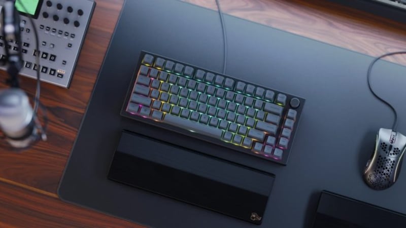 Chọn bàn phím cơ gaming phong cách gen Alpha: ngoại hình lành giả dạng văn phòng, nhưng chơi game ngọt xớt