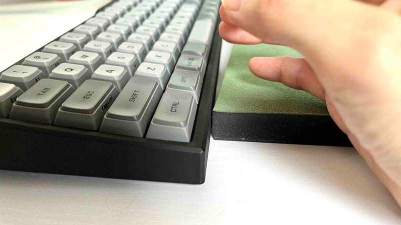 Nên dùng bàn phím cơ có dây hay không dây?