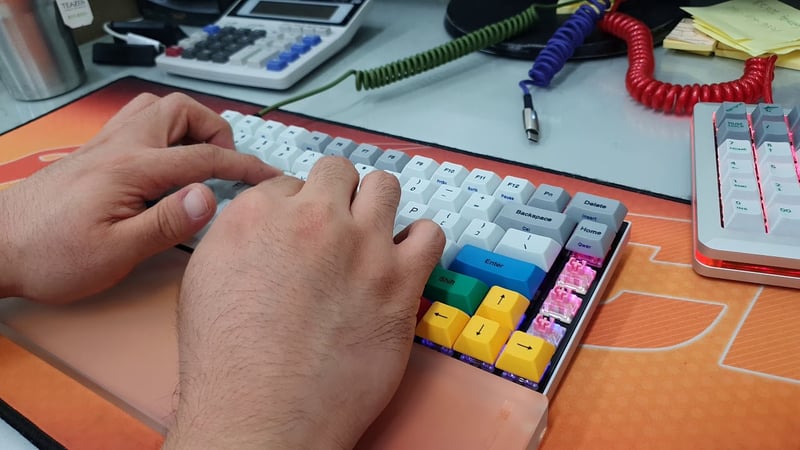 Làm sao khắc phục tiếng ồn ping ping bất thường trên bàn phím cơ?