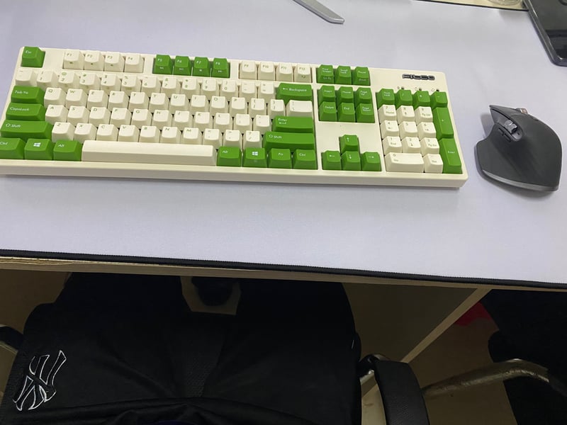 Em bàn phím mới nhận ship về tối qua nay lên chia vui cùng các bác . Combo Filco Convertible 2 + Mx