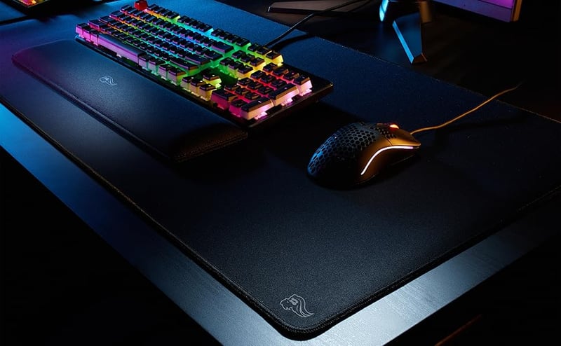 Amazon.com : Glorious XL Extended Gaming Mouse Mat / Pad - Stealth Edition - Large, Wide (XL) Black Cloth Mousepad, Stitched Edges | 14