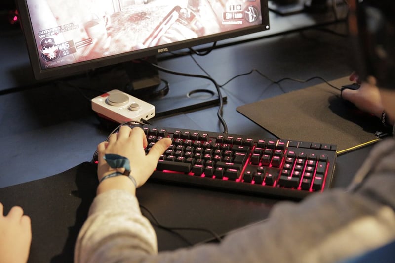 Why do so manny pros in gaming tilt their keyboards? : r/pcgaming