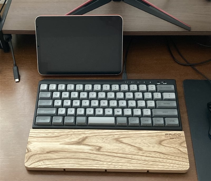 Windows PCとiPad miniの併用でのマイベストチョイス』 FILCO Majestouch MINILA-R Convertible FFBTR63MRL/EMB 赤軸 [Matte Black] Bashmet16さんのレビュー評価・評判 - 価格.com