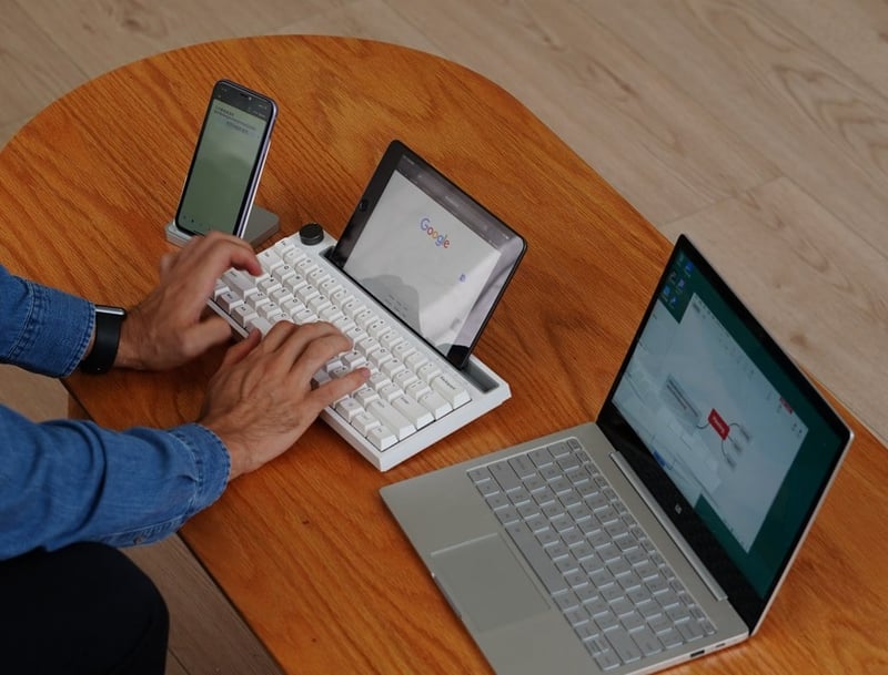 This wireless Bluetooth keyboard with tactile mechanical keys gives you the best of all worlds! - Yanko Design