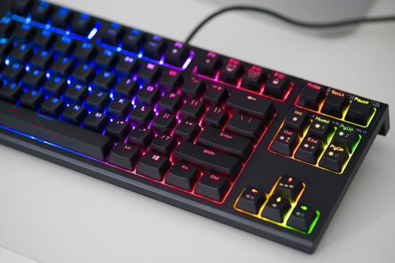 Cùng tìm hiểu về keycap xuyên led và keycap không xuyên led - Phong Cách Xanh News