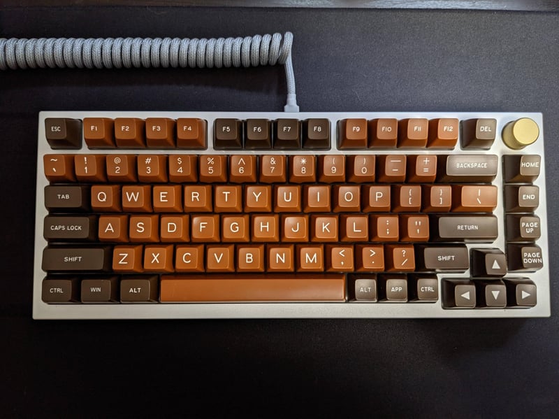 GMMK Pro with Maxkey Chocolate, Ergo Clears, PC Plate, and Gold Knob : r/MechanicalKeyboards