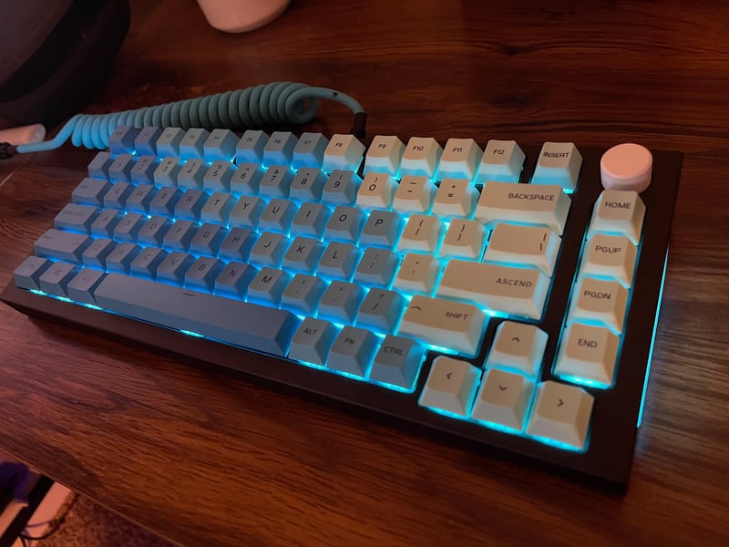 First build! Super happy with it - GMMK pro, lubed pandas, glorious keycaps : r/MechanicalKeyboards