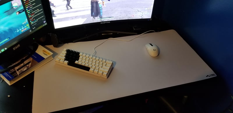 To the dude who recommended me the glorious xxl, it's a beast of a mousepad. Thanks! : r/MouseReview