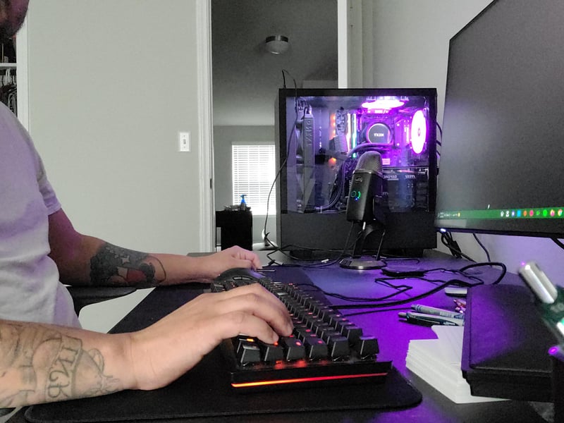 Which is the correct way to position my keyboard arm/hand? Respond with pictures please if y'all can. Trying to learn. Pic A or B : r/pcmasterrace