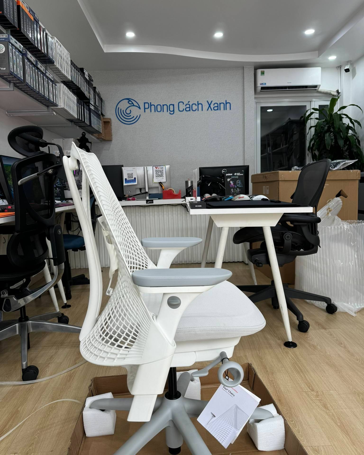 Có nên dùng lumbar support khi ngồi ghế công thái học không?