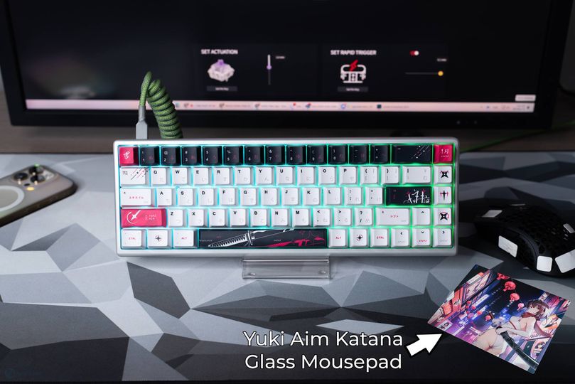 Nên dùng mousepad tối giản một màu hay dùng pad có hoa văn và hình ảnh đủ màu?